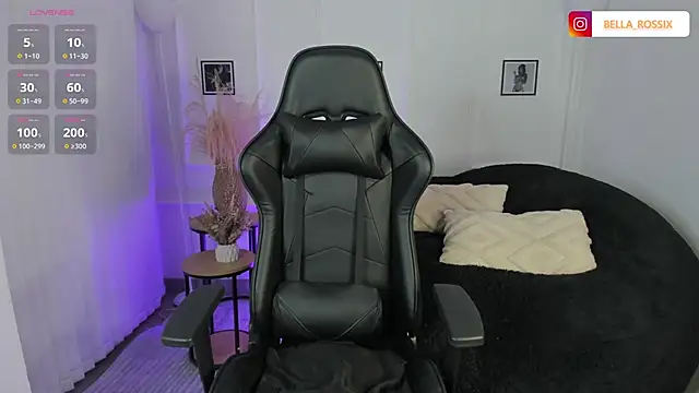 Snapshot of BellaRossii chatting on November 12, 2025, 12:44 am BellaRossii online show from November 12, 2025, 12:44 am