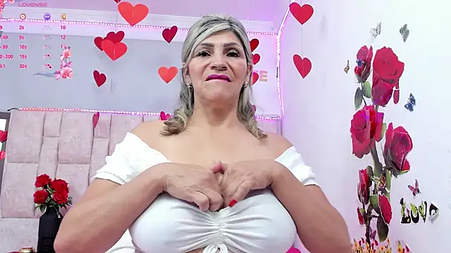 Snapshot of Celeste_Lincon chatting on January 29, 2025, 12:43 am Celeste Lincon online show from January 29, 2025, 12:43 am