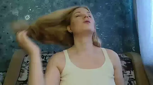 Snapshot of BlondeFox chatting on March 9, 2025, 4:16 am BlondeFox online show from March 9, 2025, 4:16 am