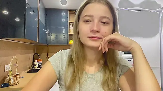 CharmingSarah online show from September 13, 2025, 3:45 pm