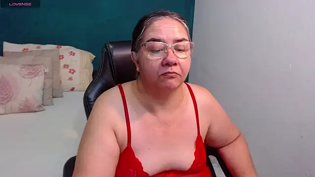 Snapshot of scaelettdubois chatting on April 7, 2026, 1:50 am scaelettdubois online show from April 7, 2026, 1:50 am