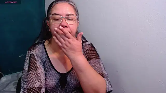 Snapshot of scaelettdubois chatting on April 11, 2026, 2:05 am scaelettdubois online show from April 11, 2026, 2:05 am