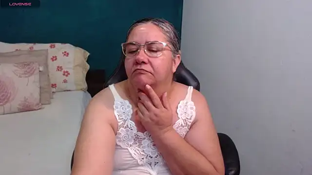 Snapshot of scaelettdubois chatting on April 30, 2026, 2:18 am scaelettdubois online show from April 30, 2026, 2:18 am
