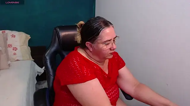 Snapshot of scaelettdubois chatting on May 2, 2026, 12:26 am scaelettdubois online show from May 2, 2026, 12:26 am