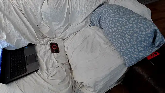 EmoDream1998 online show from January 8, 2025, 6:31 am