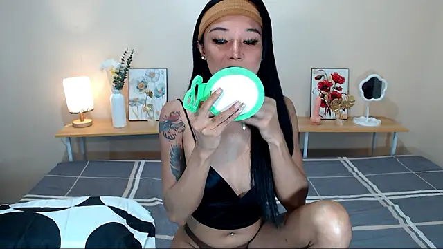 Snapshot of CheskaVenice5 chatting on December 2, 2024, 7:25 am CheskaVenice5 online show from December 2, 2024, 7:25 am