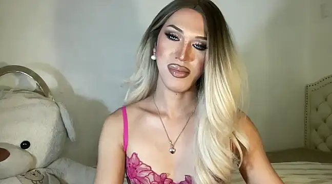 Snapshot of Ts_glamxxxx chatting on February 7, 2025, 9:37 am Ts glamxxxx online show from February 7, 2025, 9:37 am