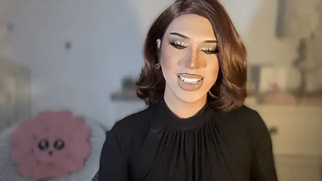 Snapshot of Ts_glamxxxx chatting on October 15, 2025, 12:22 am Ts glamxxxx online show from October 15, 2025, 12:22 am