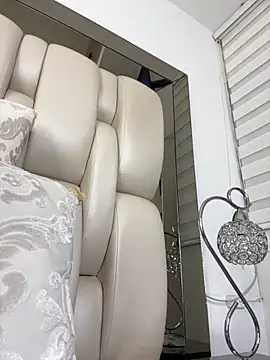 Snapshot of ALISSON_FOXXX1 chatting on November 6, 2025, 8:43 pm ALISSON FOXXX1 online show from November 6, 2025, 8:43 pm