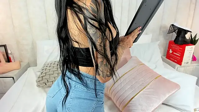 Snapshot of im_anie chatting on March 14, 2025, 5:48 am im anie online show from March 14, 2025, 5:48 am