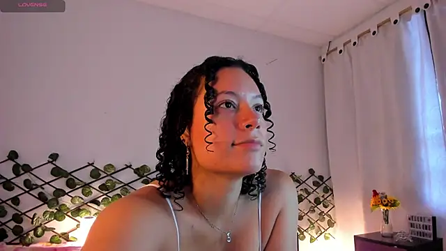 Snapshot of cailynhot chatting on June 2, 2026, 10:45 pm cailynhot online show from June 2, 2026, 10:45 pm