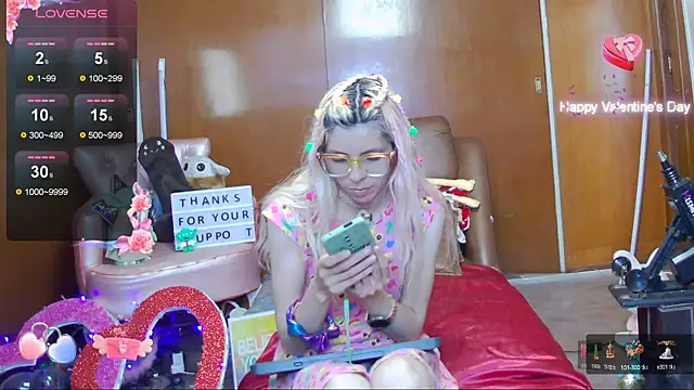 Snapshot of Skinygirl chatting on December 10, 2024, 10:37 pm Skinygirl online show from December 10, 2024, 10:37 pm