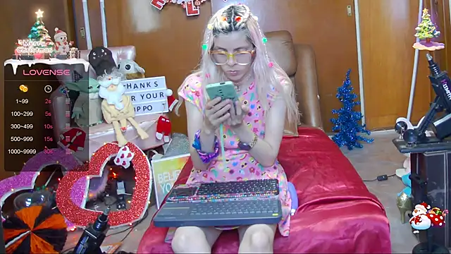 Skinygirl online show from December 11, 2024, 1:47 am