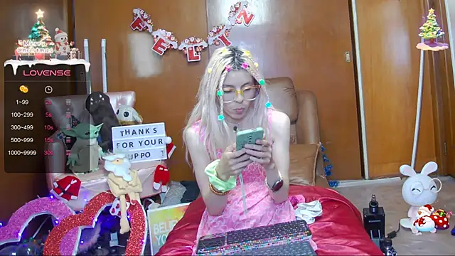 Snapshot of Skinygirl chatting on December 14, 2024, 12:11 am Skinygirl online show from December 14, 2024, 12:11 am