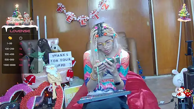 Snapshot of Skinygirl chatting on December 15, 2024, 11:31 pm Skinygirl online show from December 15, 2024, 11:31 pm