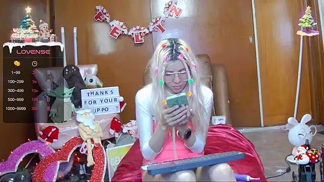 Snapshot of Skinygirl chatting on December 19, 2024, 12:45 am Skinygirl online show from December 19, 2024, 12:45 am