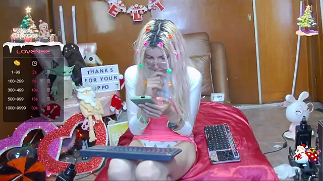 Snapshot of Skinygirl chatting on December 19, 2024, 3:51 am Skinygirl online show from December 19, 2024, 3:51 am