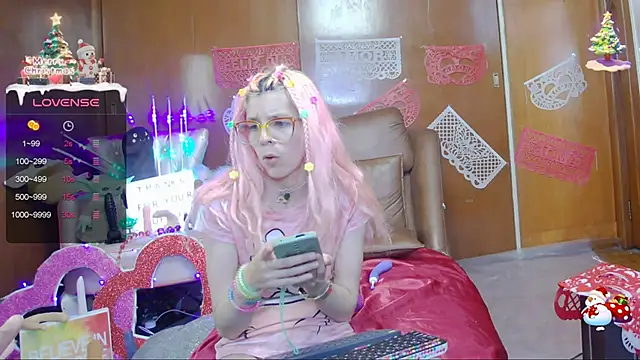 Snapshot of Skinygirl chatting on February 4, 2025, 2:07 am Skinygirl online show from February 4, 2025, 2:07 am