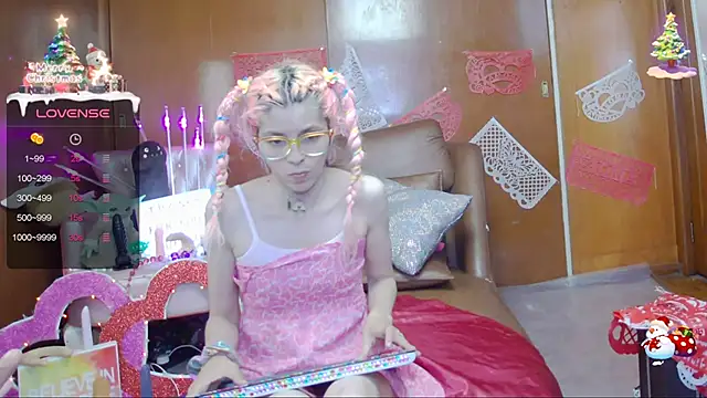 Snapshot of Skinygirl chatting on February 5, 2025, 10:55 pm Skinygirl online show from February 5, 2025, 10:55 pm