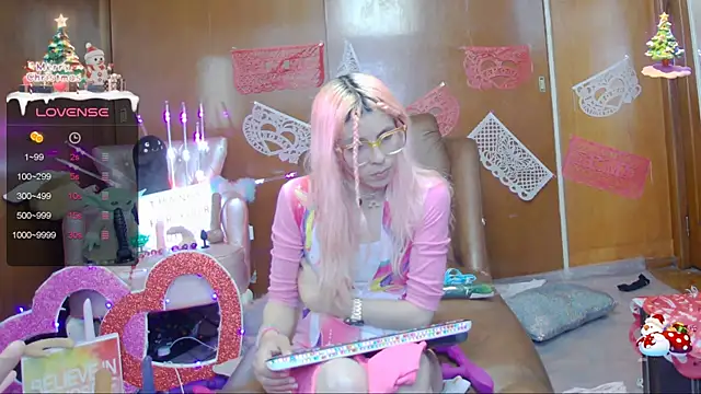 Snapshot of Skinygirl chatting on February 10, 2025, 10:30 pm Skinygirl online show from February 10, 2025, 10:30 pm