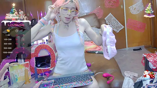 Snapshot of Skinygirl chatting on February 12, 2025, 4:23 am Skinygirl online show from February 12, 2025, 4:23 am