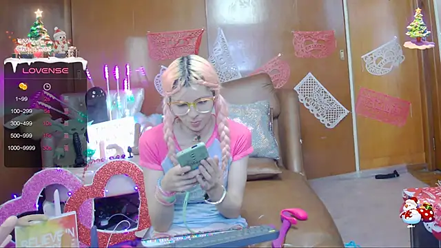 Snapshot of Skinygirl chatting on February 13, 2025, 11:47 pm Skinygirl online show from February 13, 2025, 11:47 pm