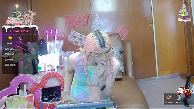 Snapshot of Skinygirl chatting on February 21, 2025, 11:32 pm Skinygirl online show from February 21, 2025, 11:32 pm