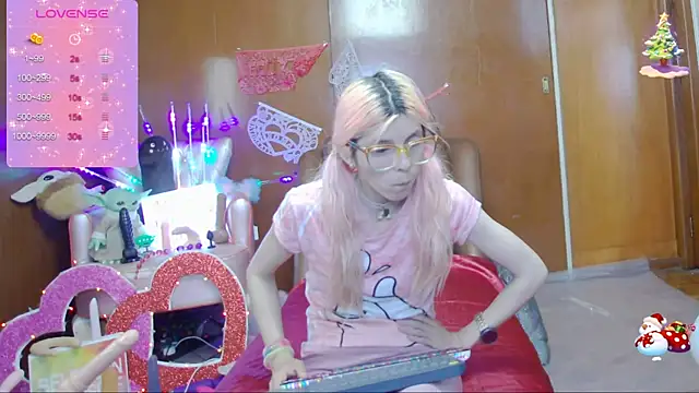 Snapshot of Skinygirl chatting on March 2, 2025, 2:41 am Skinygirl online show from March 2, 2025, 2:41 am