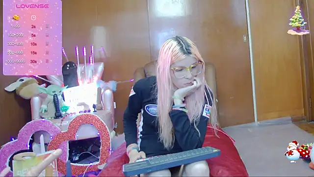 Skinygirl online show from March 5, 2025, 11:38 pm