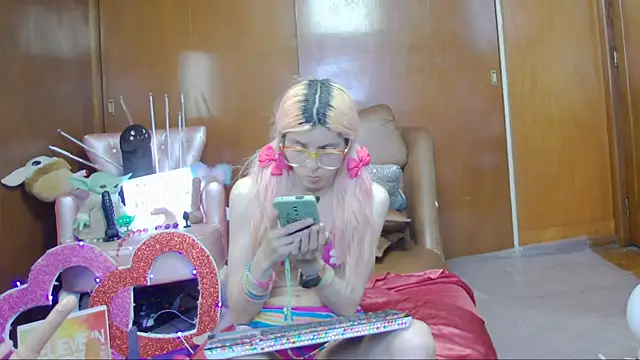 Snapshot of Skinygirl chatting on March 12, 2025, 4:19 am Skinygirl online show from March 12, 2025, 4:19 am