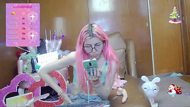 Snapshot of Skinygirl chatting on September 10, 2025, 12:32 am Skinygirl online show from September 10, 2025, 12:32 am