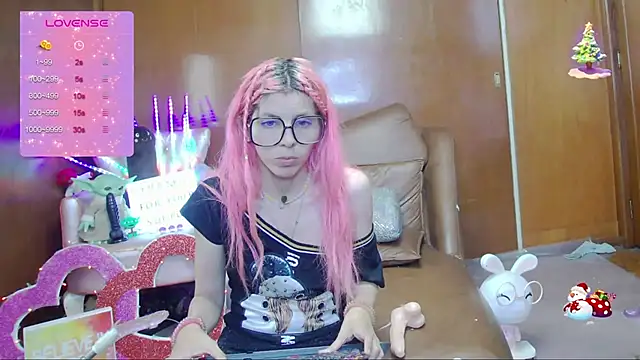 Snapshot of Skinygirl chatting on September 12, 2025, 12:00 am Skinygirl online show from September 12, 2025, 12:00 am