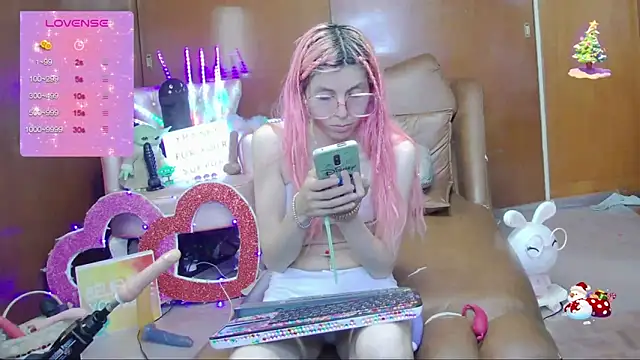 Snapshot of Skinygirl chatting on September 27, 2025, 12:59 am Skinygirl online show from September 27, 2025, 12:59 am