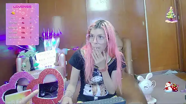 Snapshot of Skinygirl chatting on October 3, 2025, 12:07 am Skinygirl online show from October 3, 2025, 12:07 am