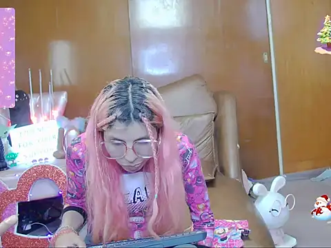 Snapshot of Skinygirl chatting on October 12, 2025, 1:59 am Skinygirl online show from October 12, 2025, 1:59 am