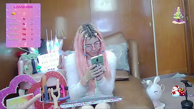 Snapshot of Skinygirl chatting on October 21, 2025, 11:05 pm Skinygirl online show from October 21, 2025, 11:05 pm