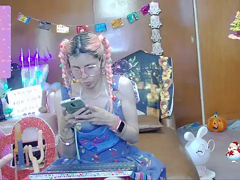 Snapshot of Skinygirl chatting on October 28, 2025, 11:07 pm Skinygirl online show from October 28, 2025, 11:07 pm