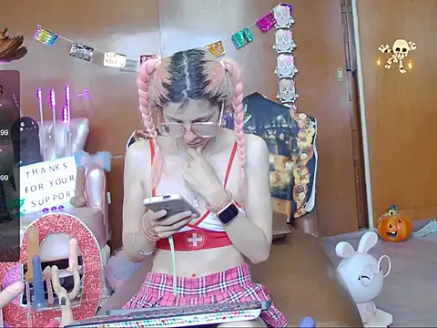 Snapshot of Skinygirl chatting on November 1, 2025, 8:00 pm Skinygirl online show from November 1, 2025, 8:00 pm