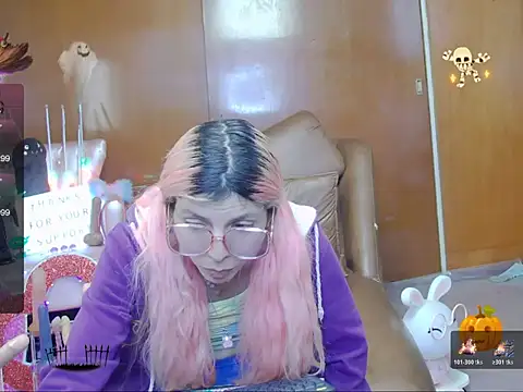 Snapshot of Skinygirl chatting on November 4, 2025, 10:53 pm Skinygirl online show from November 4, 2025, 10:53 pm