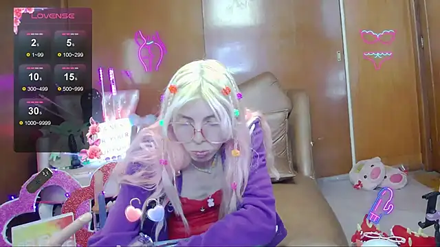 Snapshot of Skinygirl chatting on November 12, 2025, 12:44 am Skinygirl online show from November 12, 2025, 12:44 am