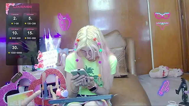 Snapshot of Skinygirl chatting on November 12, 2025, 11:58 pm Skinygirl online show from November 12, 2025, 11:58 pm