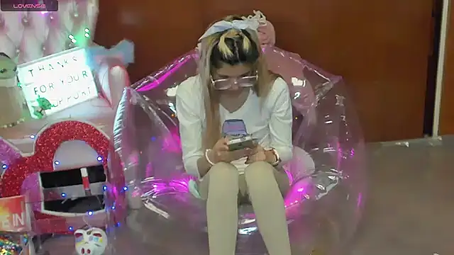 Skinygirl online show from March 8, 2026, 10:46 pm