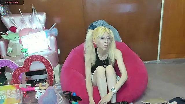Skinygirl online show from May 1, 2026, 10:36 pm