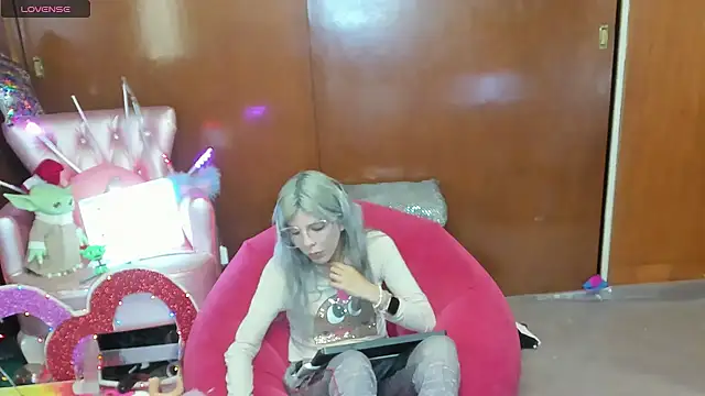 Snapshot of Skinygirl chatting on May 9, 2026, 12:05 am Skinygirl online show from May 9, 2026, 12:05 am