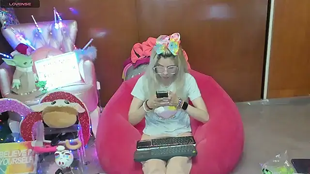 Snapshot of Skinygirl chatting on July 9, 2026, 12:04 am Skinygirl online show from July 9, 2026, 12:04 am