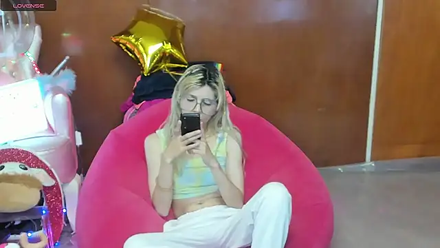 Snapshot of Skinygirl chatting on July 21, 2026, 11:18 pm Skinygirl online show from July 21, 2026, 11:18 pm