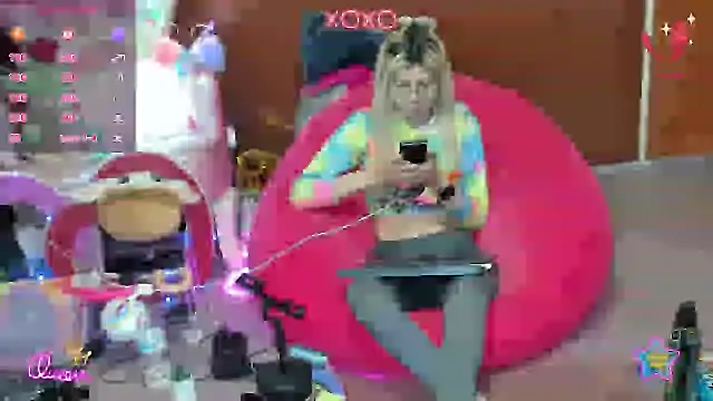 Snapshot of Skinygirl chatting on July 30, 2026, 1:15 am Skinygirl online show from July 30, 2026, 1:15 am