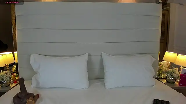 Charlotte93  online show from January 12, 2026, 12:10 pm