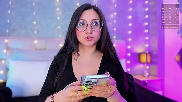 Snapshot of lucy_neil chatting on January 8, 2025, 10:06 pm lucy neil online show from January 8, 2025, 10:06 pm