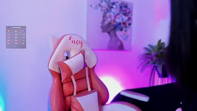 Snapshot of lucy_neil chatting on October 25, 2025, 2:52 am lucy neil online show from October 25, 2025, 2:52 am